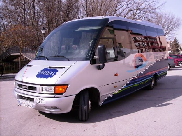 Microbús Iveco de 24 plazas de Viajes Vidal