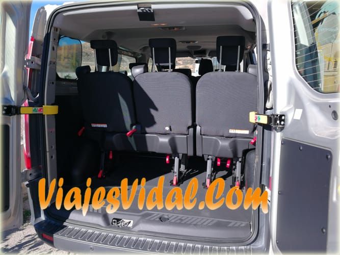 Maletero y asientos traseros del Ford Tourneo