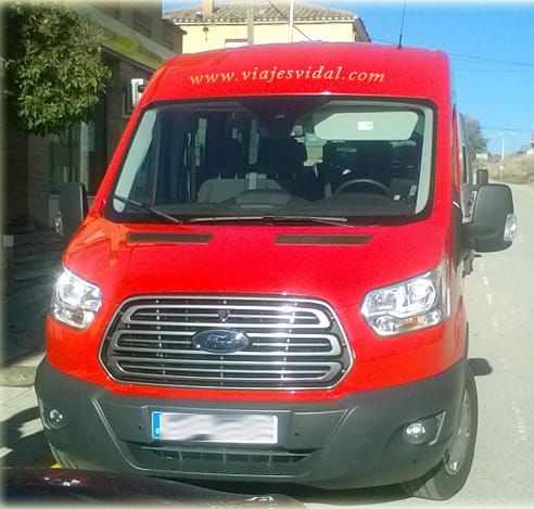 Frontal del Ford Transit de 14 plazas