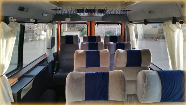 Interior con butacas del microbús de 10 plazas