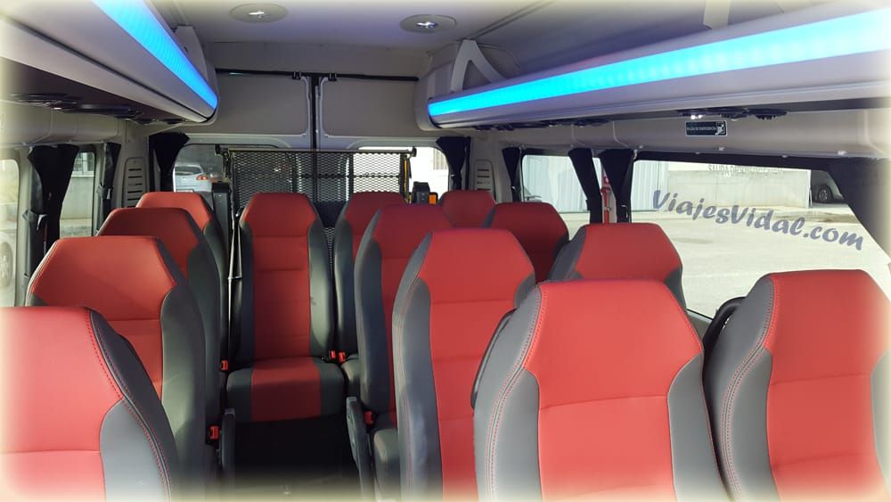 Interior del microbús adaptado