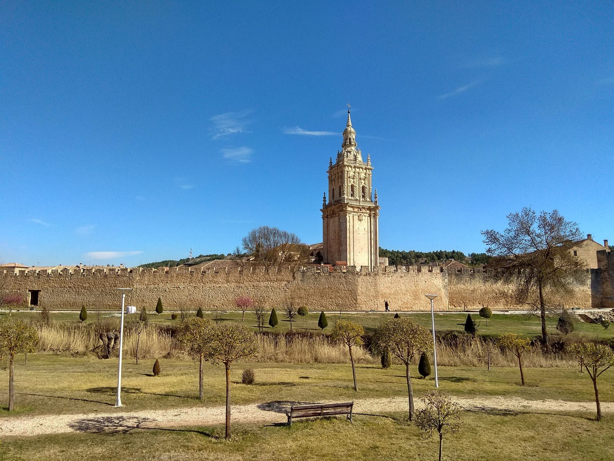Muralla y torre de la catedral de El Burgo de Osma
