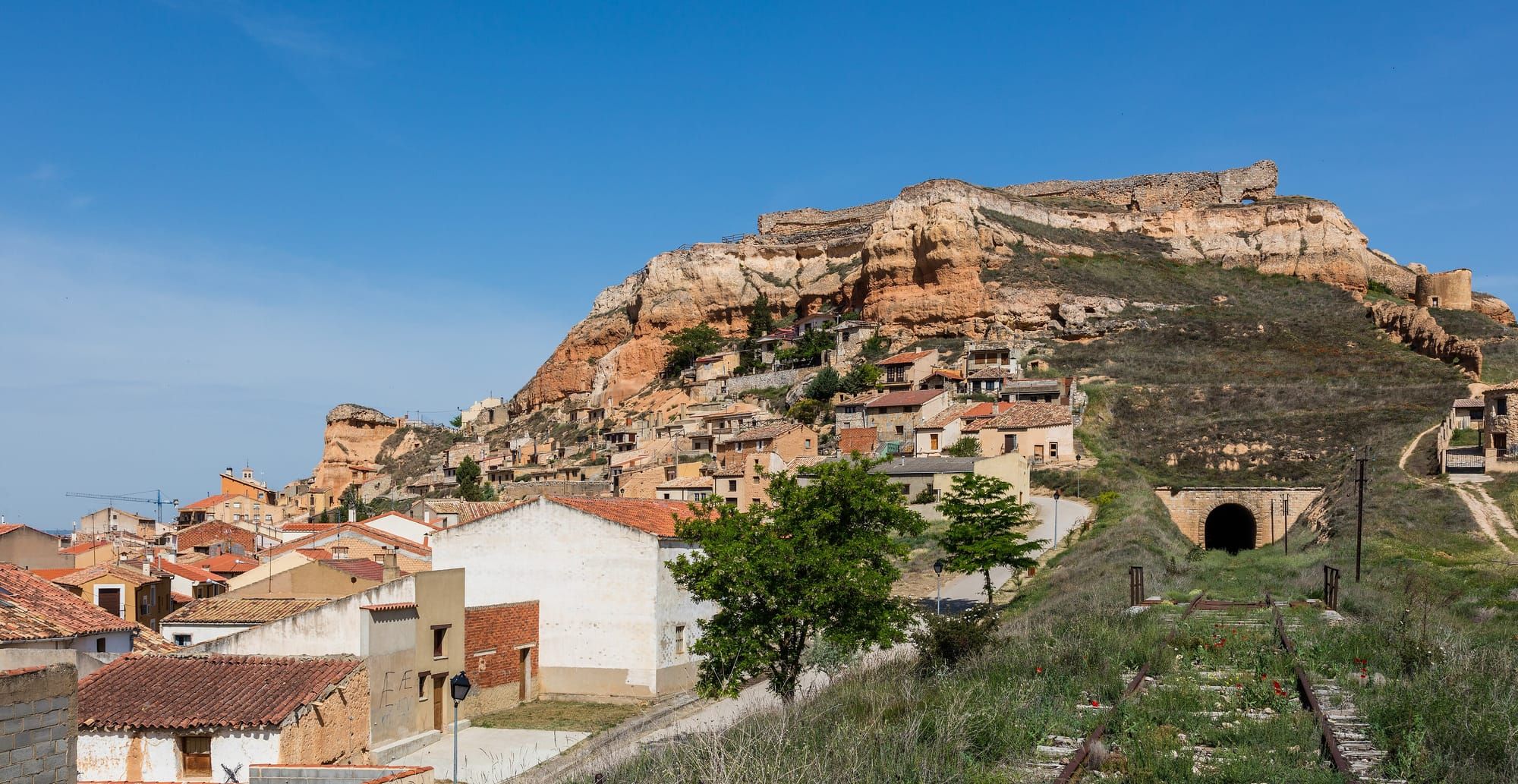 Vista de San Esteban de Gormaz y su cerro del castillo